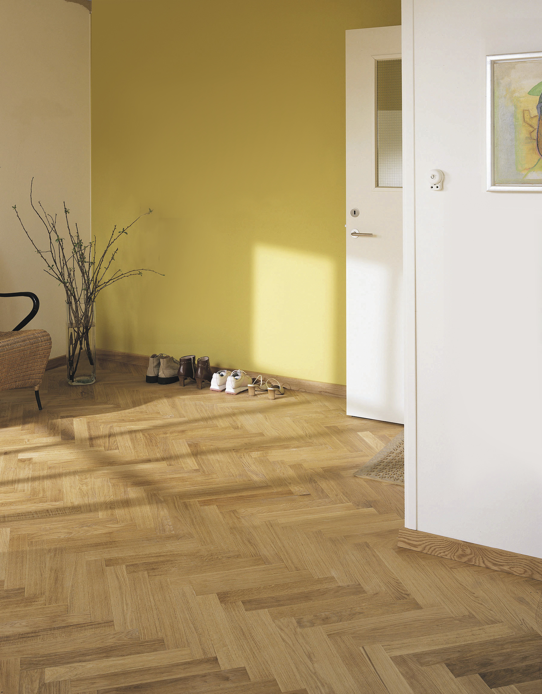 Ta alltid hensyn til gulvet når du skal velge veggfarge.