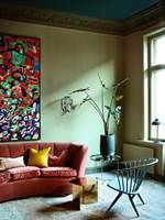 <b>UTSIKT:</b> Her har vinduskarmene samme farge som vegg, en harmonisk overgang med fokus på utsikt fremfor markering av vindusrammen. Effekten blir behagelig og elegant. Fargen på vegg og vindu heter Landscape. (Foto:Pure & Original Paint)