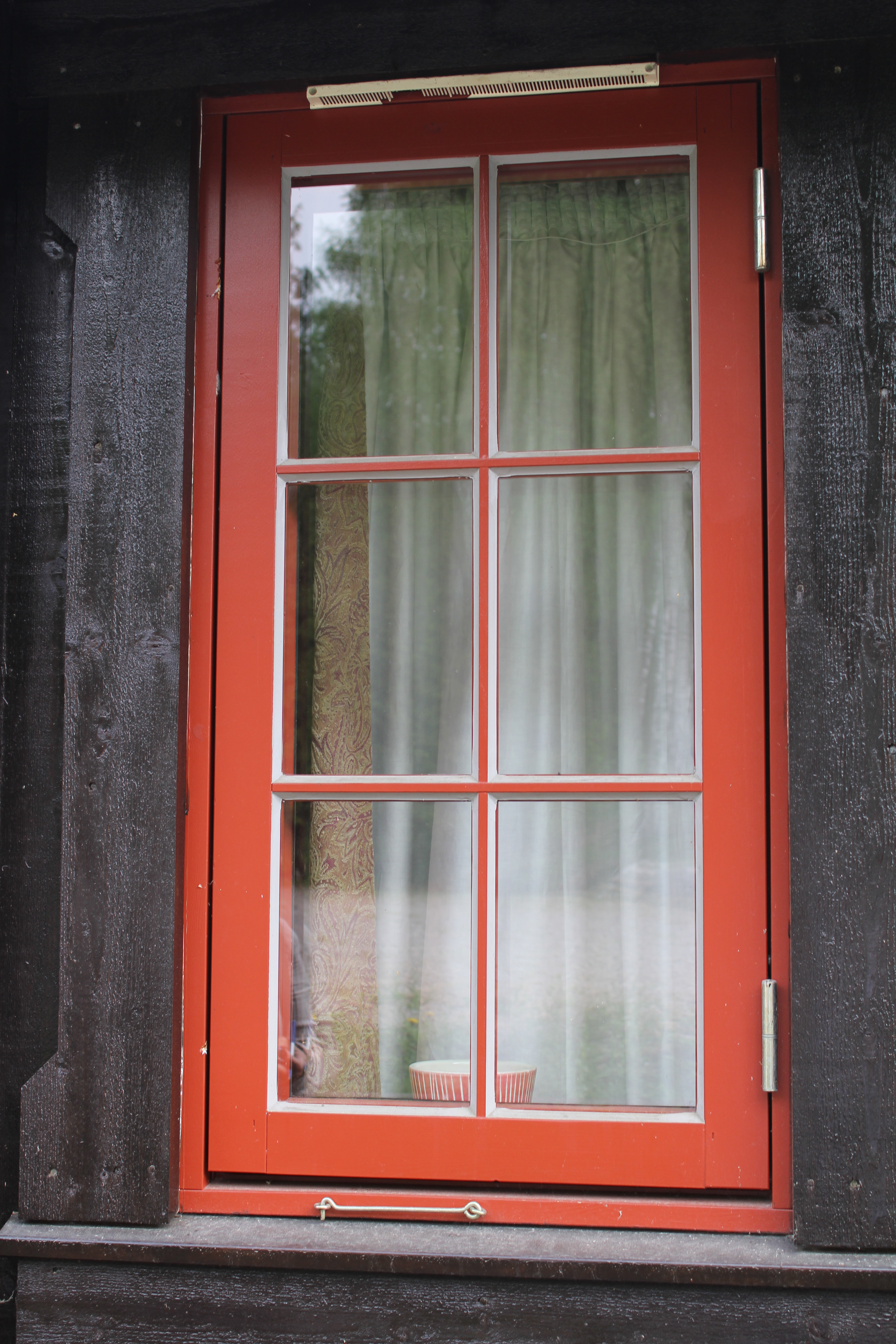 Det koster lite, men man har mye igjen for å sørge for at vinduet er skadefritt.