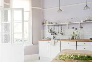 Et lyst og luftig kjøkken kan gjøre susen når man skal selge boligen. Det åpner opp rommet og lar lyset komme inn. (Foto: Nordsjö)