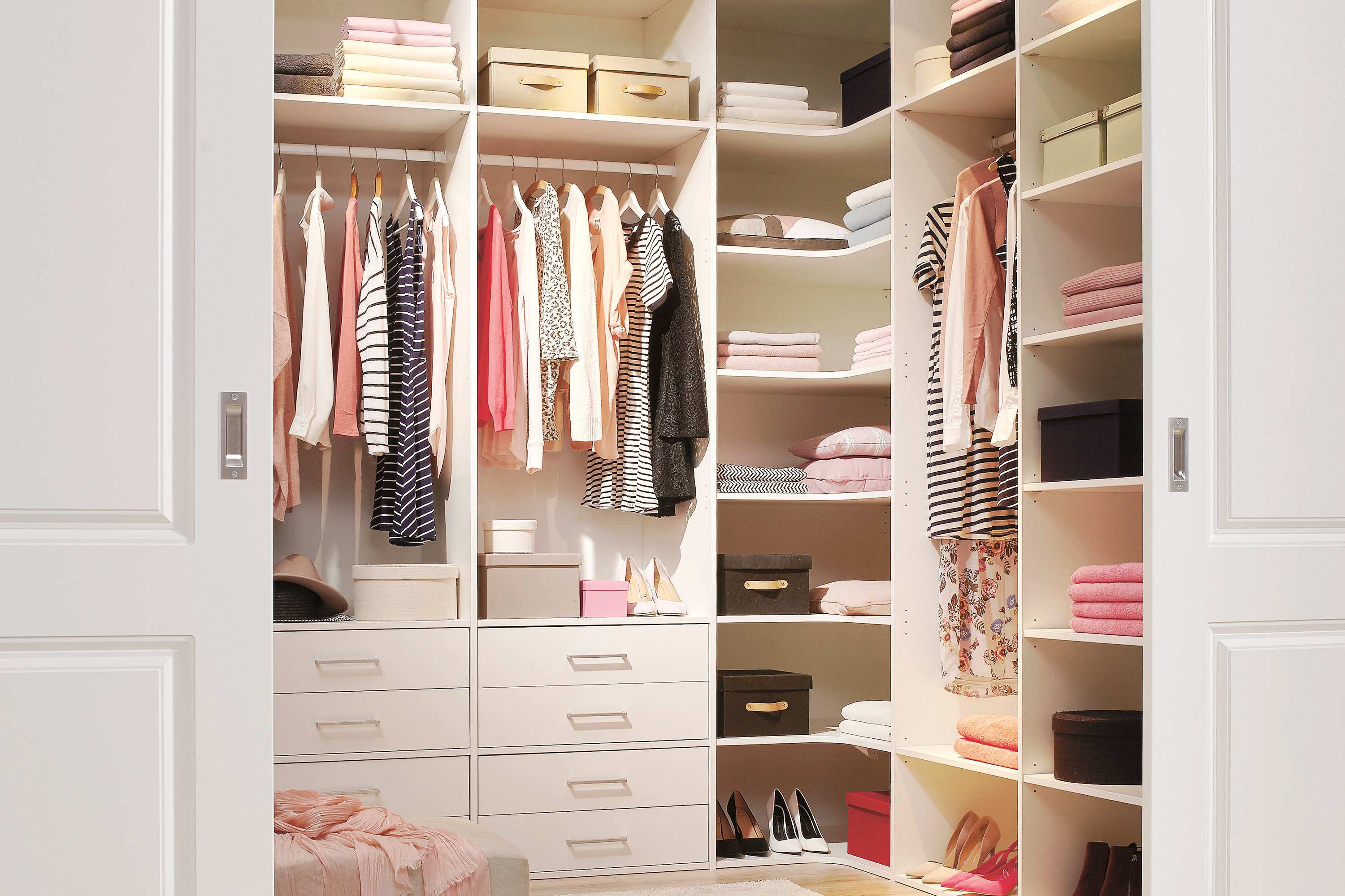 Oppbevaringssystem til garderobe