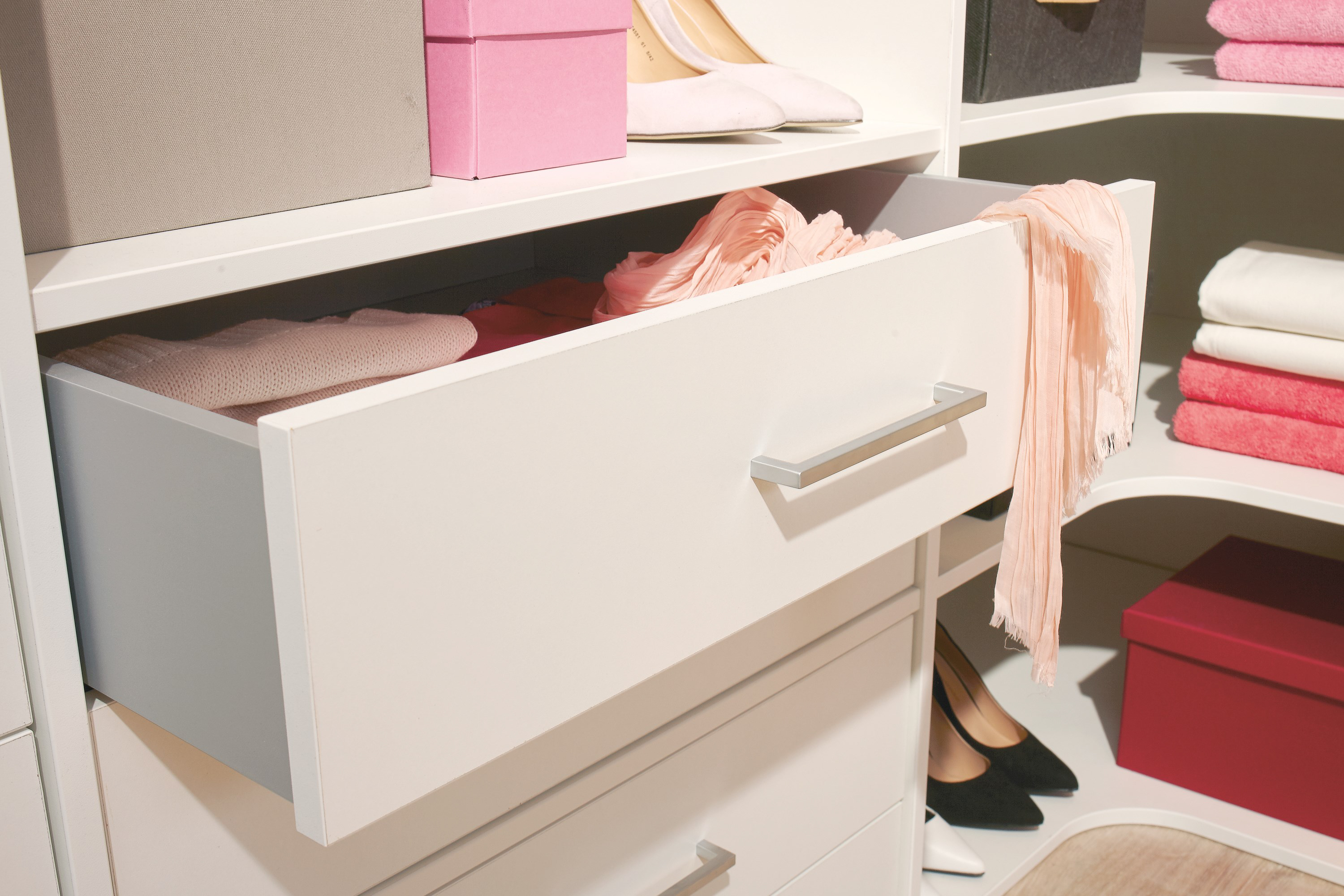 Oppbevaringssystem til garderobe