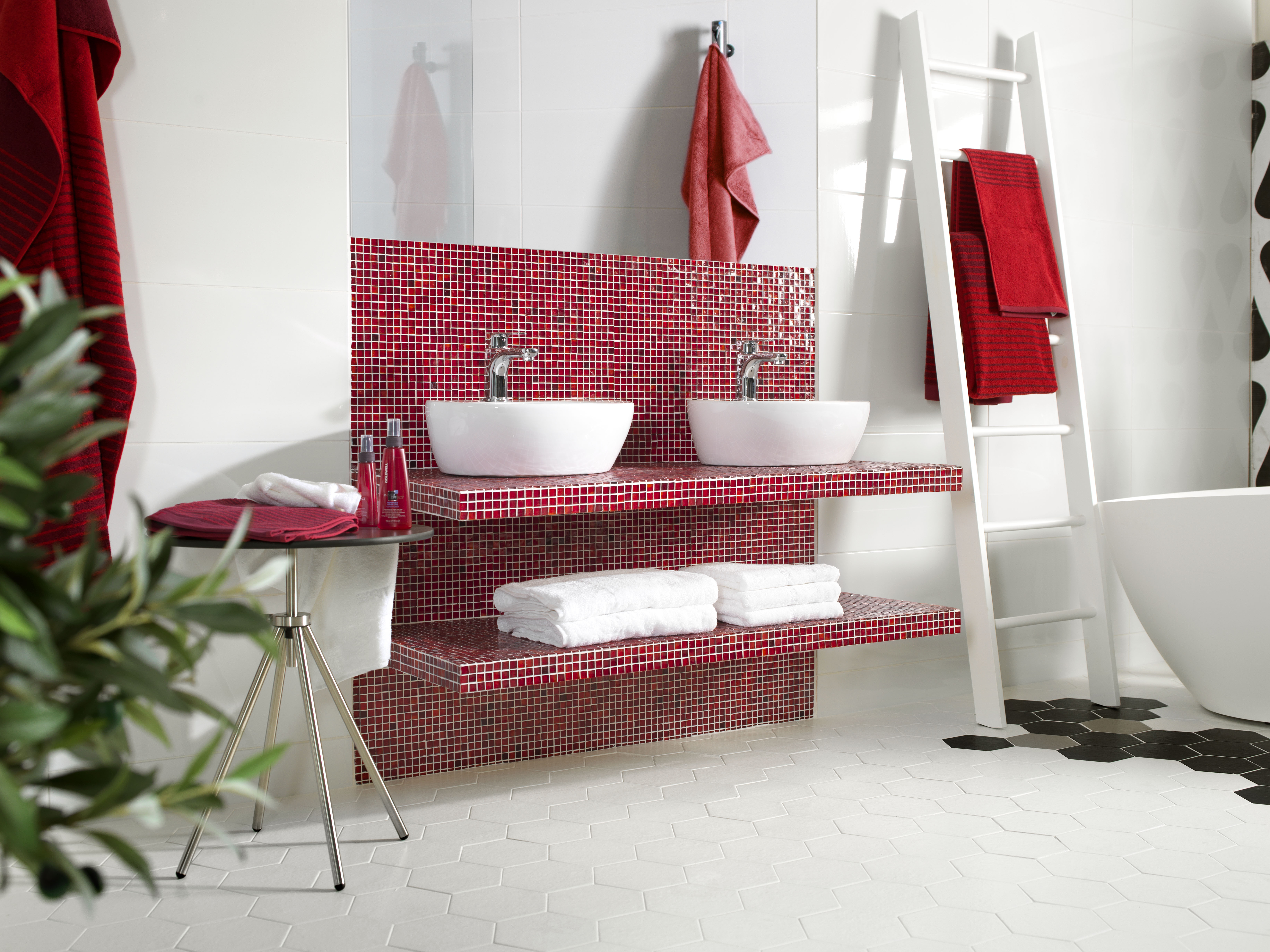 Mosaikk - kombinert med større fliser ser vi stadig oftere