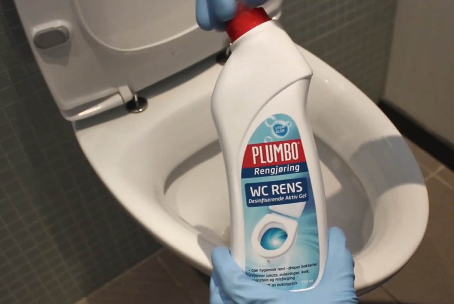 Skinnende rent og hvitt klosett på få minutter